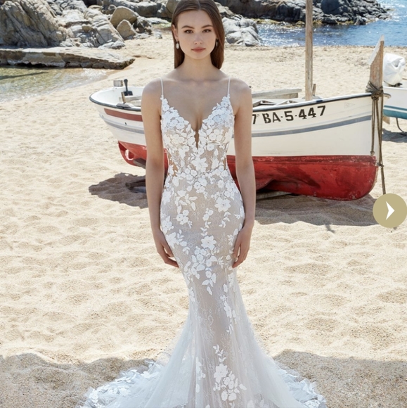 Wedding dress. Size 8, bodice was altered to be closer to a 6. It is nude/ivory - Picture 7 of 8